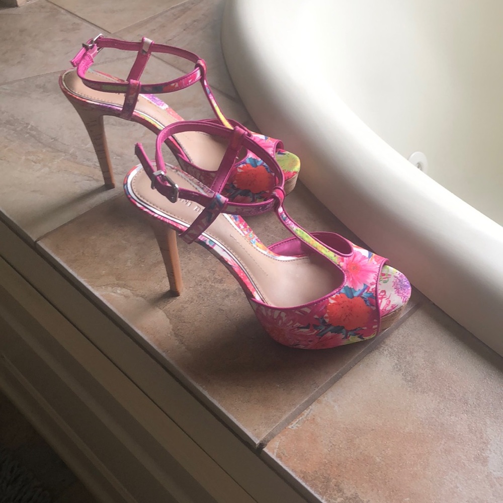 High Heels - Picture 2 of 3